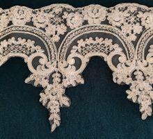 Spitzenstoff mit Blumenmuster — Wunderschöne, feine Spitze