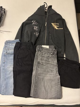 Kleiderpaket Herren Gr. S – 5 Teile – Hoodie, Jeans & Hosen