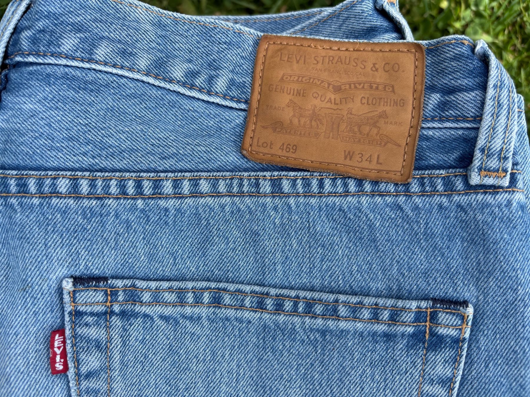 Jeans: 4 schöne Jeans-Shorts – Usato da Feldbach venduto da Olive1 6