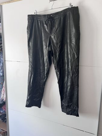 Kunstlederhose schwarz Grösse 50/52 neuwertig 