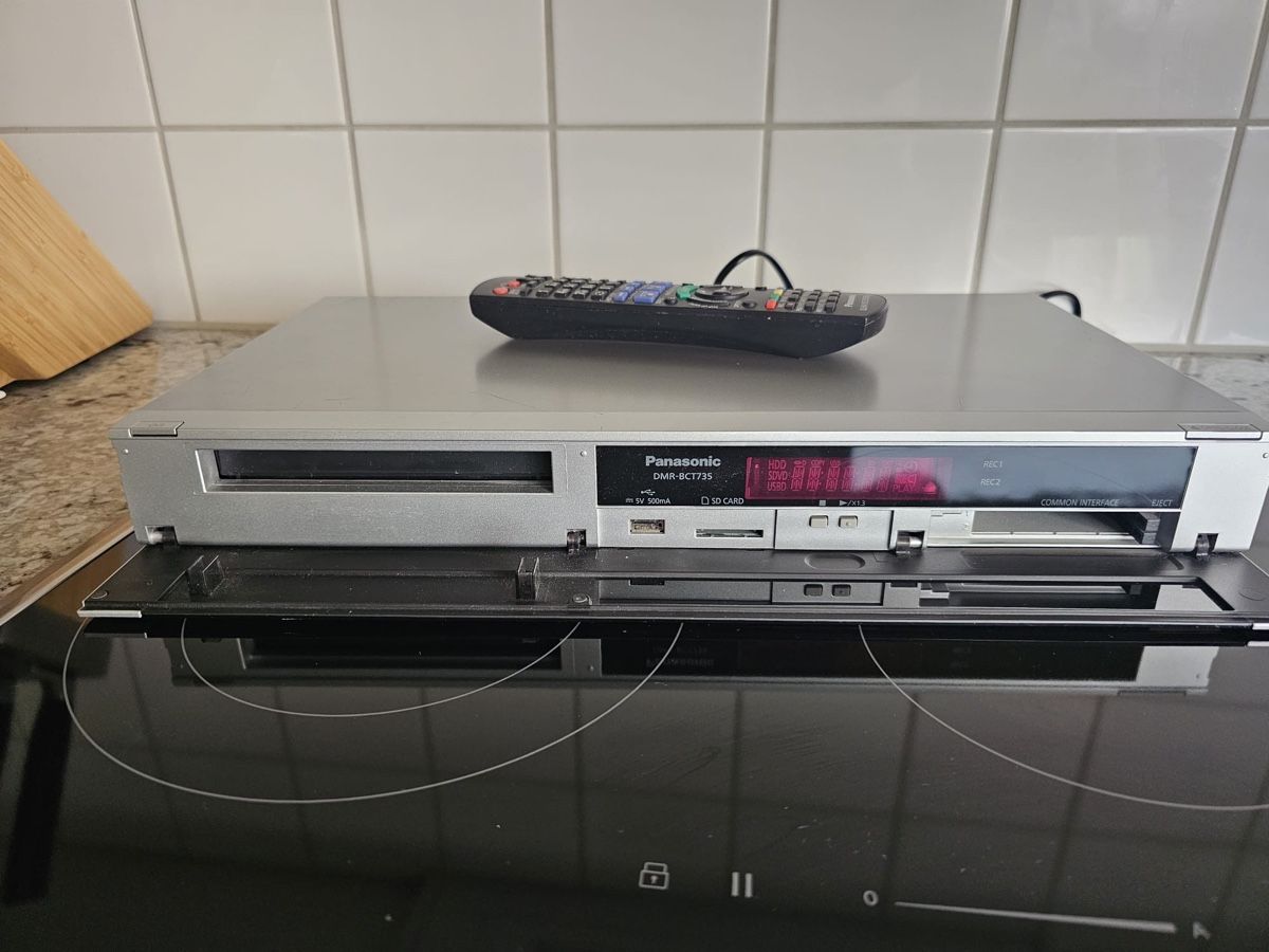 Panasonic Lettore multimediale & Streamer: Panasonic DMR-BCT735 Blu-ray Recorder - – Usato da Zürich venduto da sne.swiss