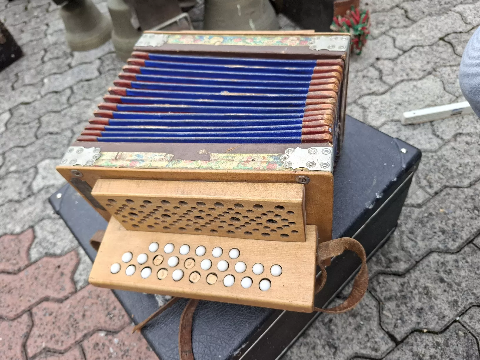 Strumenti musicali: schwyzerorgeli – Usato da Villeneuve venduto da BibiVintage 9