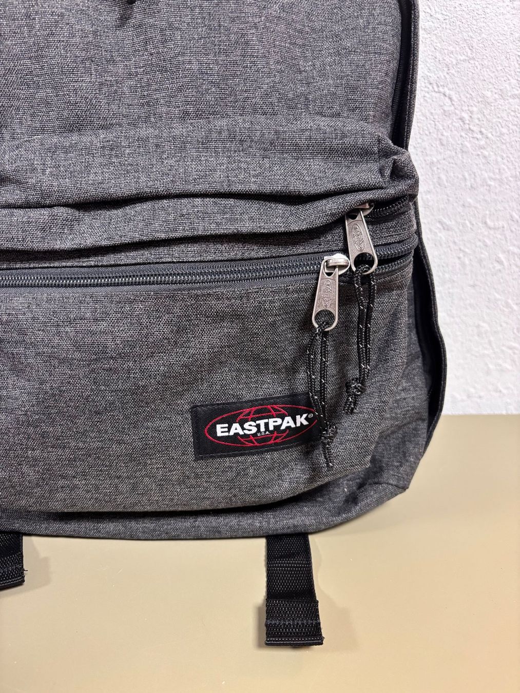 Eastpak Zaini: NEU! Eastpak Rucksack grau – Nuovo (secondo la descrizione) da Bottmingen venduto da ana_5hrv 2