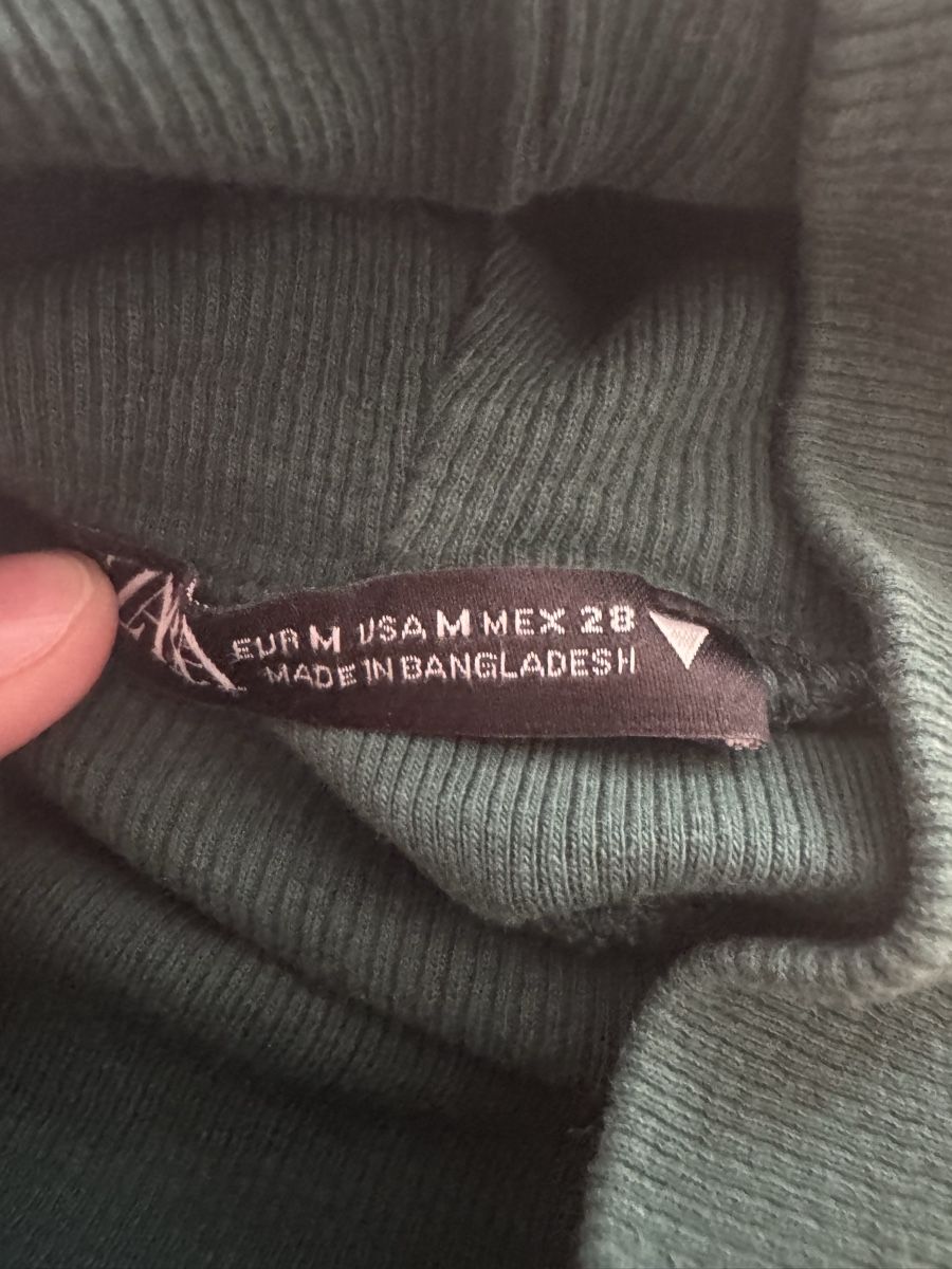 T-shirt: Maglia con collo alto – Usato da Locarno venduto da tos_tgc9 3