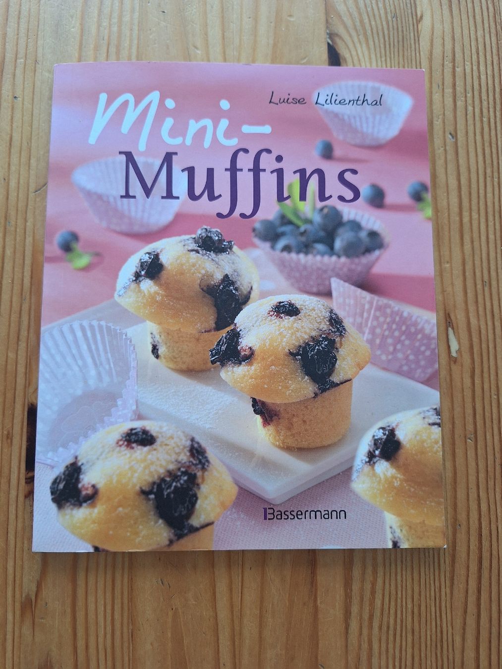 Libri: Backbuch Mini-Muffins und Silikon Minimuffin-Förmchen – Usato da Aesch BL venduto da ChezToKa 1