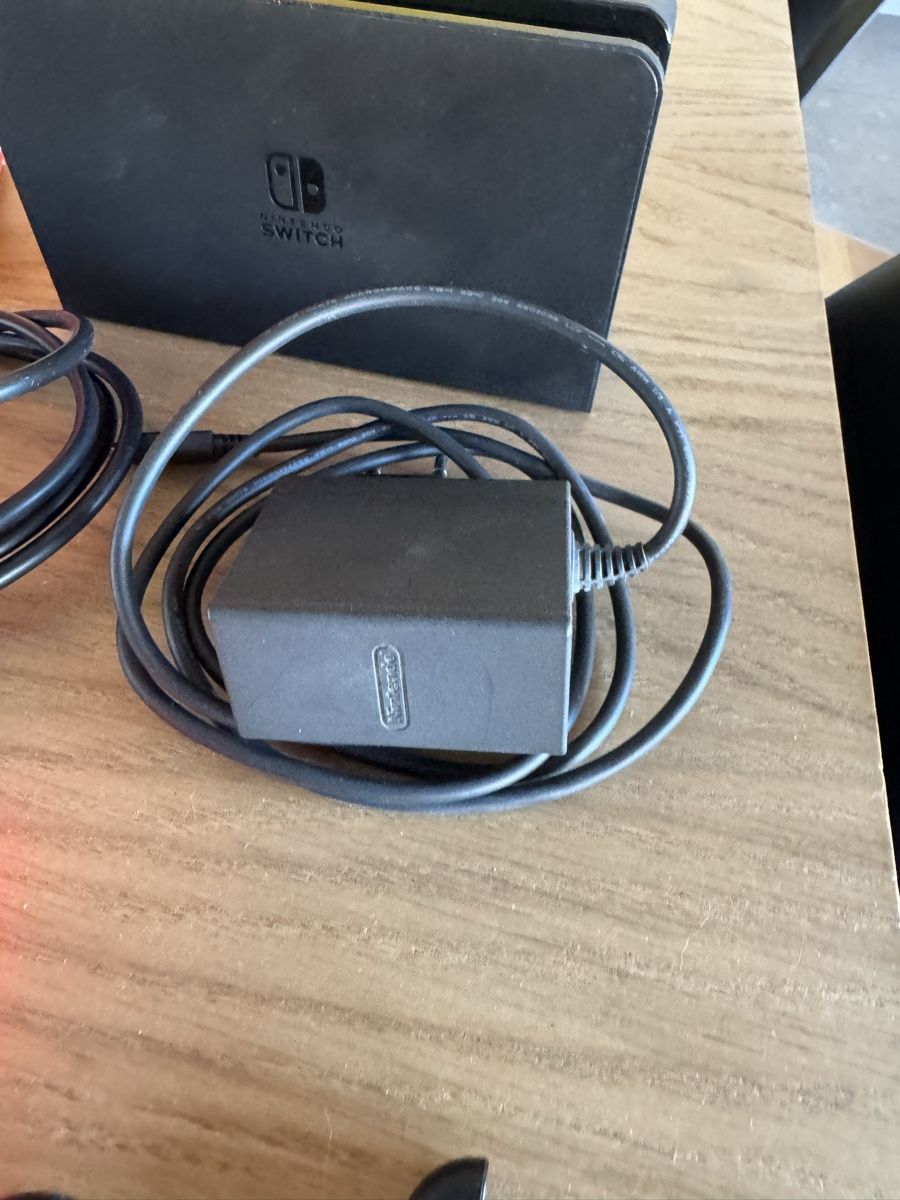 Nintendo Console: Nintendo Switch OLED – Usato da Crissier venduto da rob_5vzx 4