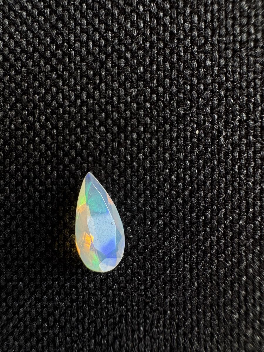 Pierres précieuses: Äthiopischer Opal 0.75 ct – Neuf avec emballage d'origine à Wängi par Horus90 4
