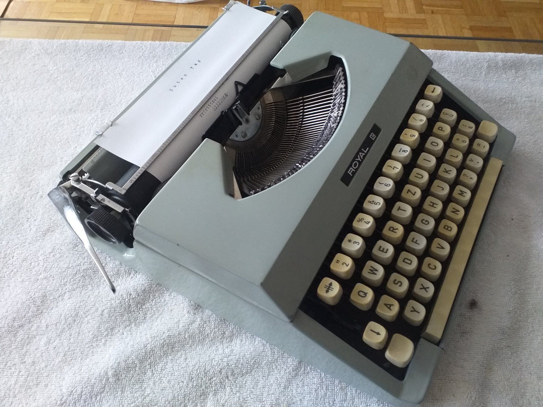 Macchine da scrivere: Antike Royal Schreibmaschine – Usato da Oberägeri venduto da 455 2