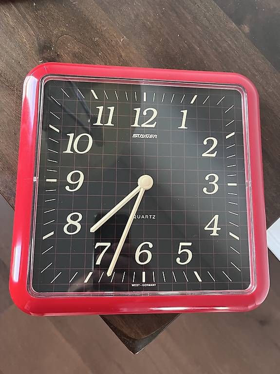 Stand- & Wanduhren: Rote Vintage Küchenuhr / Wanduhr, Staiger – Gebraucht aus Zürich von joe_zh8048