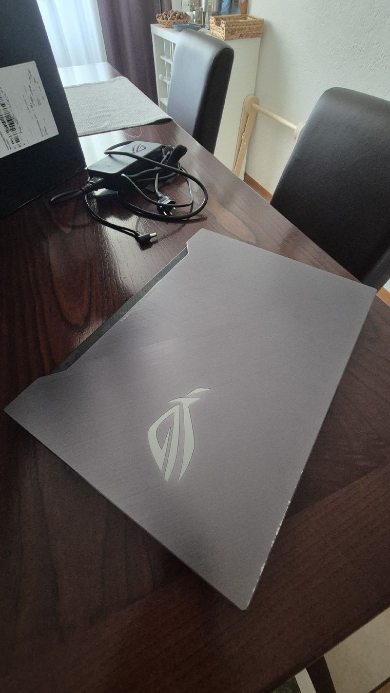 Asus Notebook: ASUS ROG Strix SCAR II GL504GW – Usato da Corcelles-Payerne venduto da craveiro_in4k 2