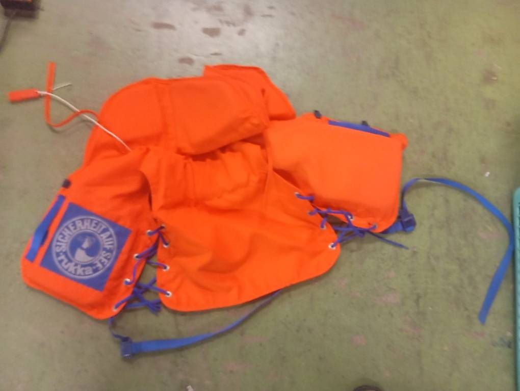 Giubbotti di salvataggio: Rukka Schwimmweste – Usato da Basel venduto da Petergunn 4