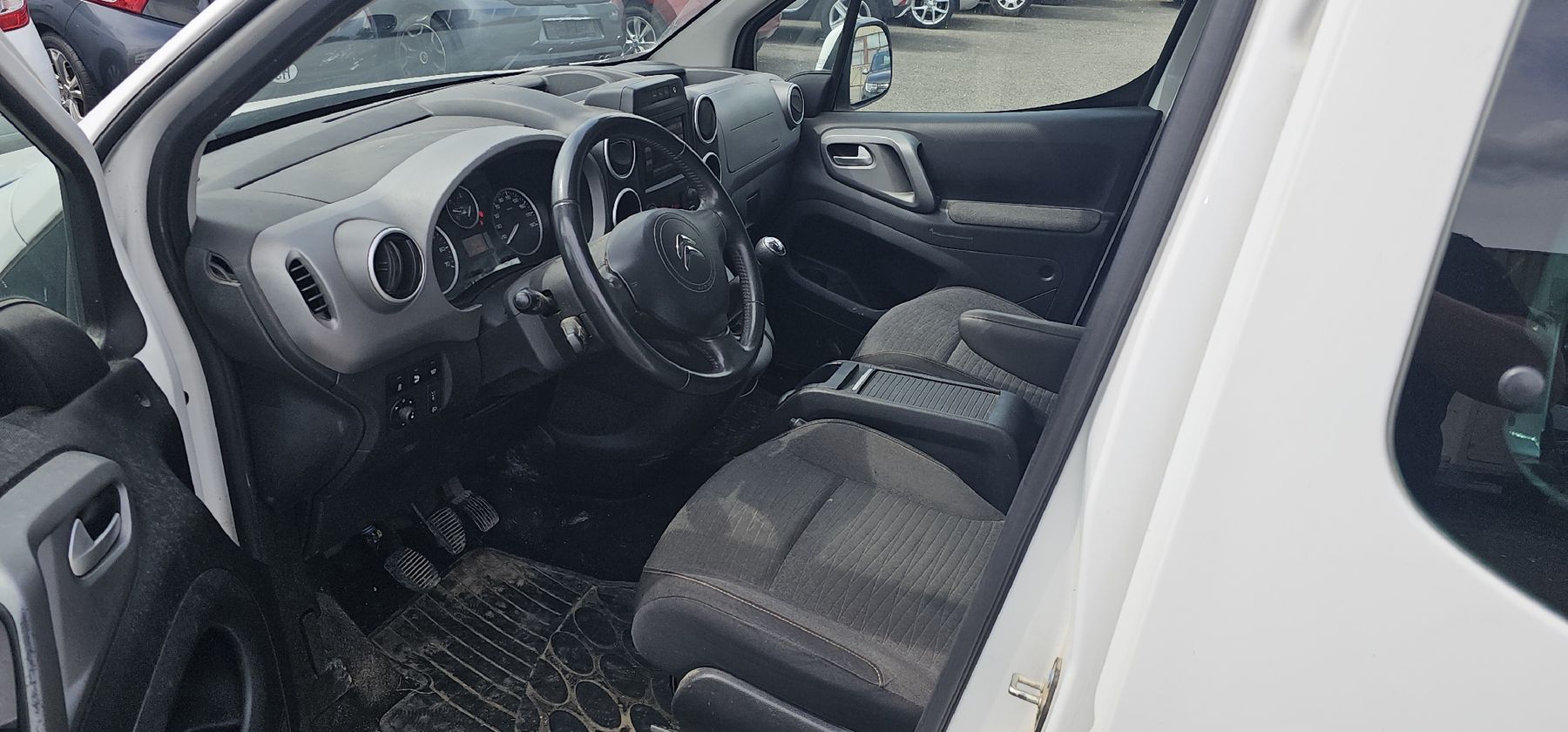 Citroën Automobili: Citroen berlingo 1.2 i – Usato da Chavornay venduto da lev_qnm6 6
