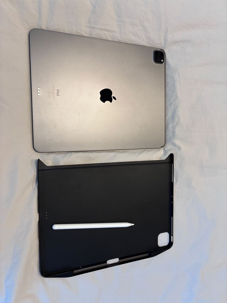 Apple Tablet PC: Apple iPad Pro 12.9" (4.Gen.) mit Magic Keyboard & Stift – Gebraucht aus Erschwil von mel_65cm