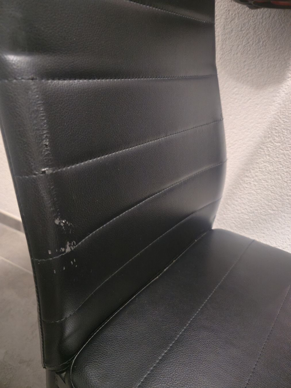Sedie: Chaises noires cuir artificiel set de 8 usage normal  – Usato da Courtion venduto da RuiBraga 3