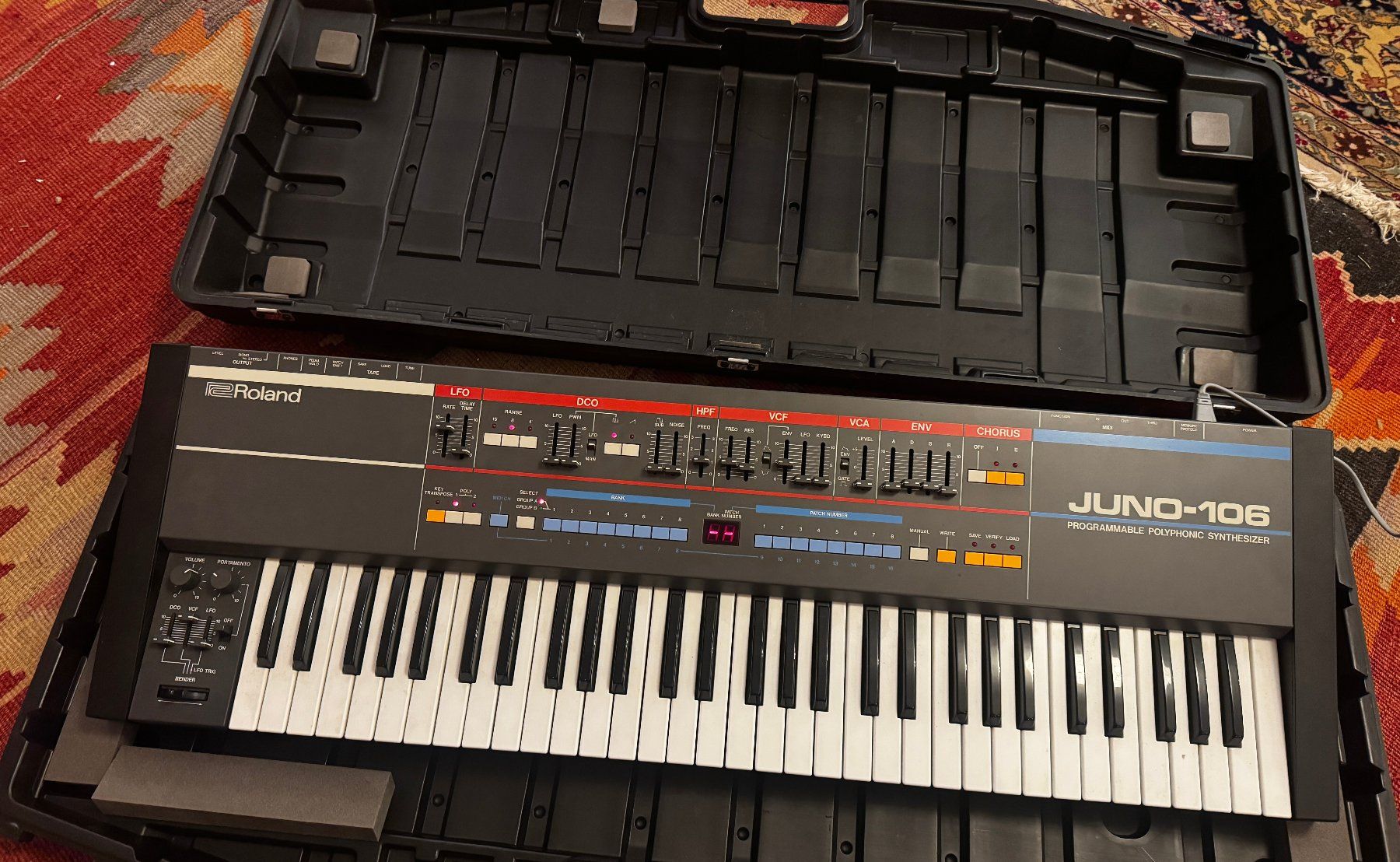 Roland Strumenti musicali: Roland JUNO-106 61-Keys 6 Voice Programmable Polyphonic Synt – Usato da Genève venduto da Symphonykid 7