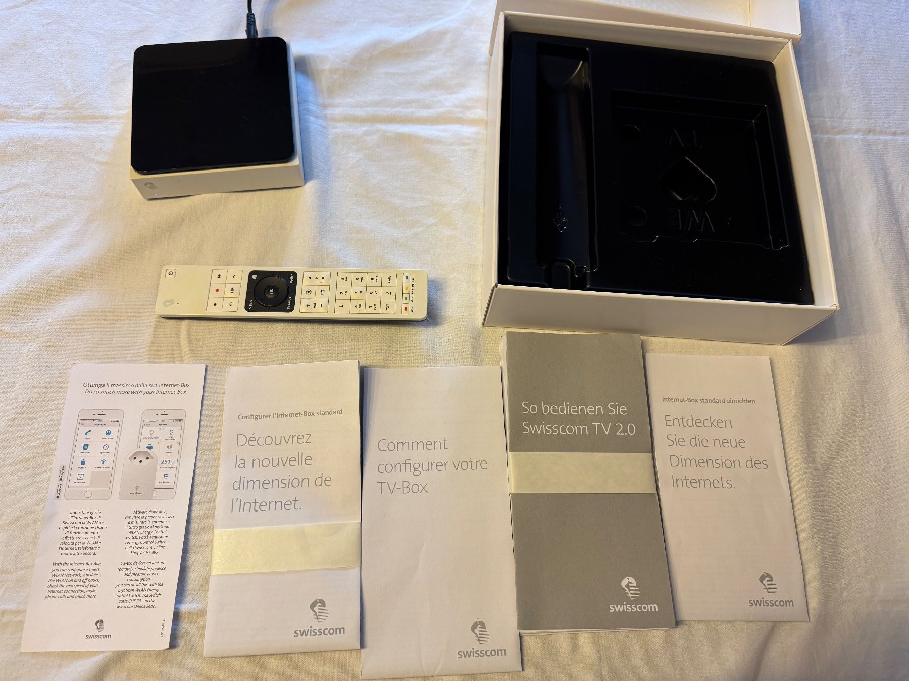 Swisscom Modems & Router: Swisscom TV Box 2.0 (IP1200) avec télécommande – Defekt aus la Chaux-de-Fonds von Lampe 5