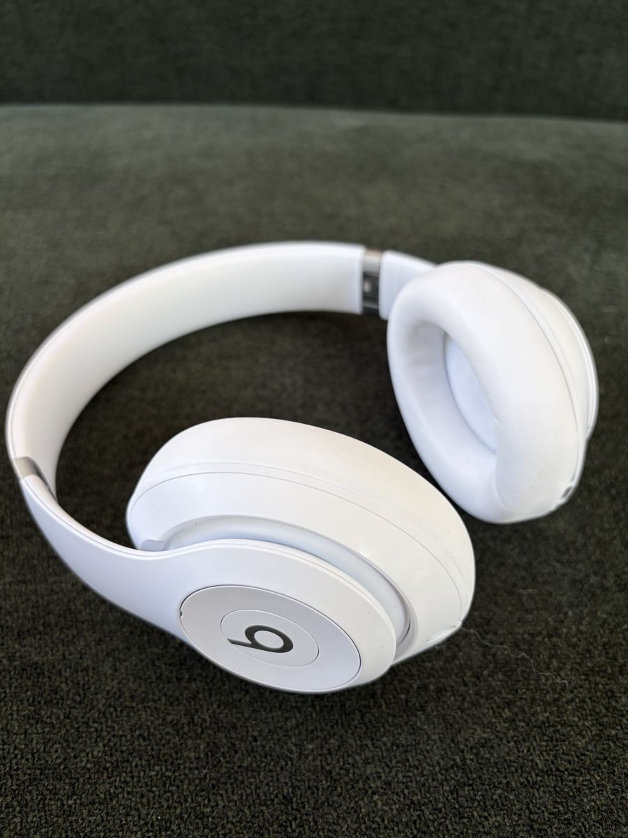 Apple Cuffie: Apple - Beats Studio Pro - Over Ear Headphones – Usato da Bremgarten b. Bern venduto da ete_petete 1