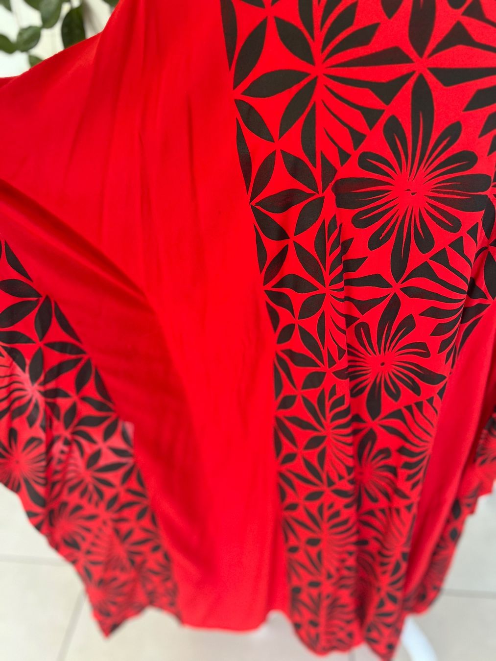 Vestiti: Rotes Sommer Kleid mit speziellem Muster, Gr. 46 – Usato da Ebmatingen venduto da Mistelu 1