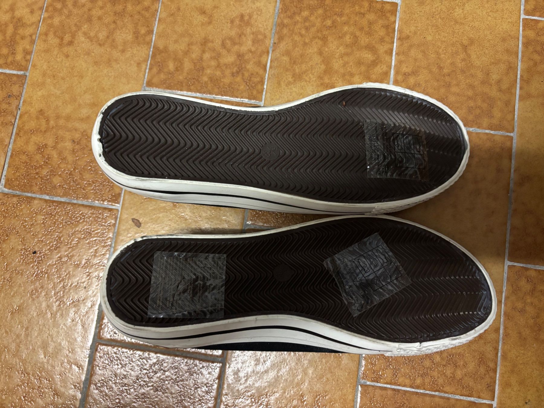 Chaussures hommes: Schuhe – D'occasion à ZOLLIKON par FamilleArleti 1