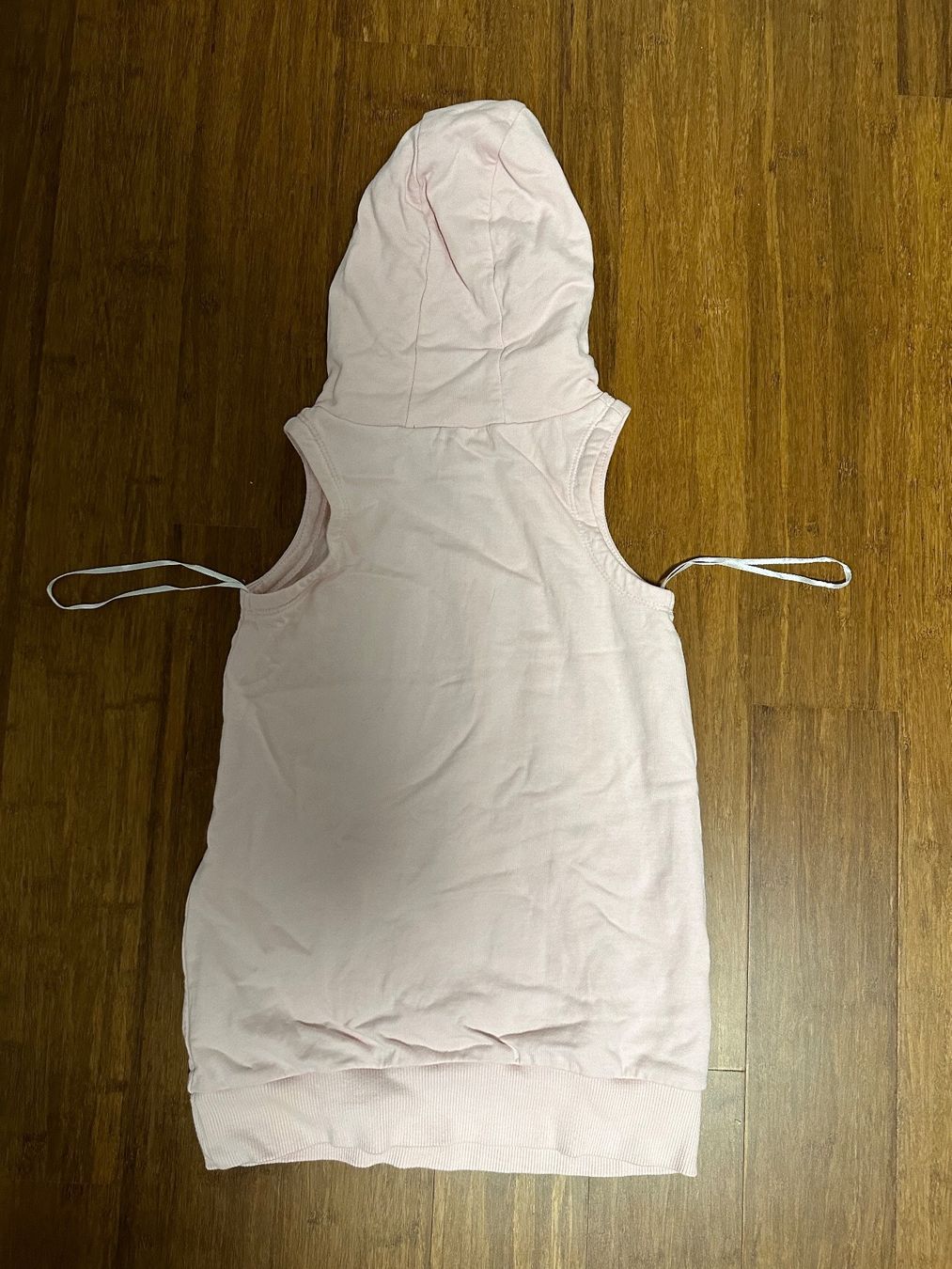 Maglioni & Felpe: ärmelloser Kapuzenpullover Grösse 104 – Usato da Busswil venduto da billib 1