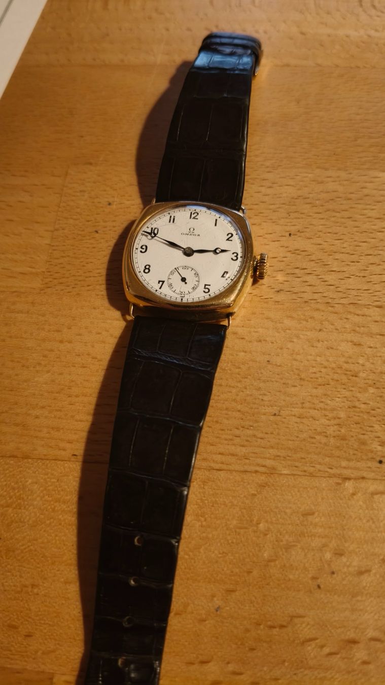 Omega Orologi: Omega officier 1920 / or 18 Ct / très Rare ! – Usato da Yverdon les bains venduto da aaa_w998 2