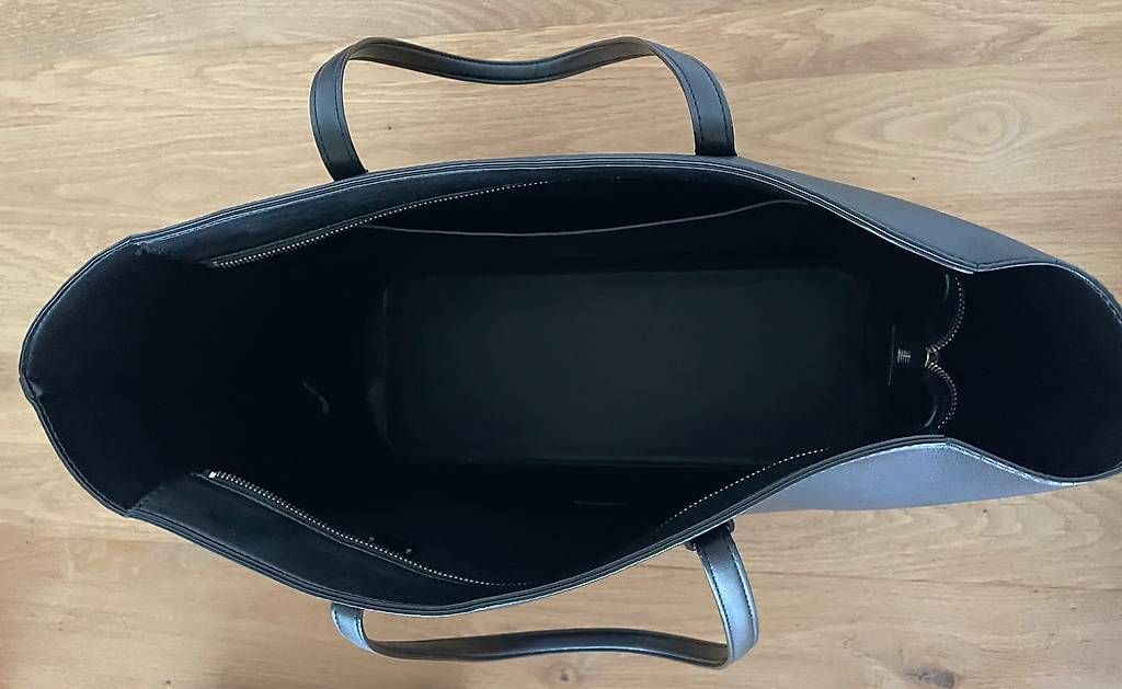 DKNY Taschen für Damen: DKNY Shopper schwarz Leder – Gebraucht aus Schlieren von All_you_need 2