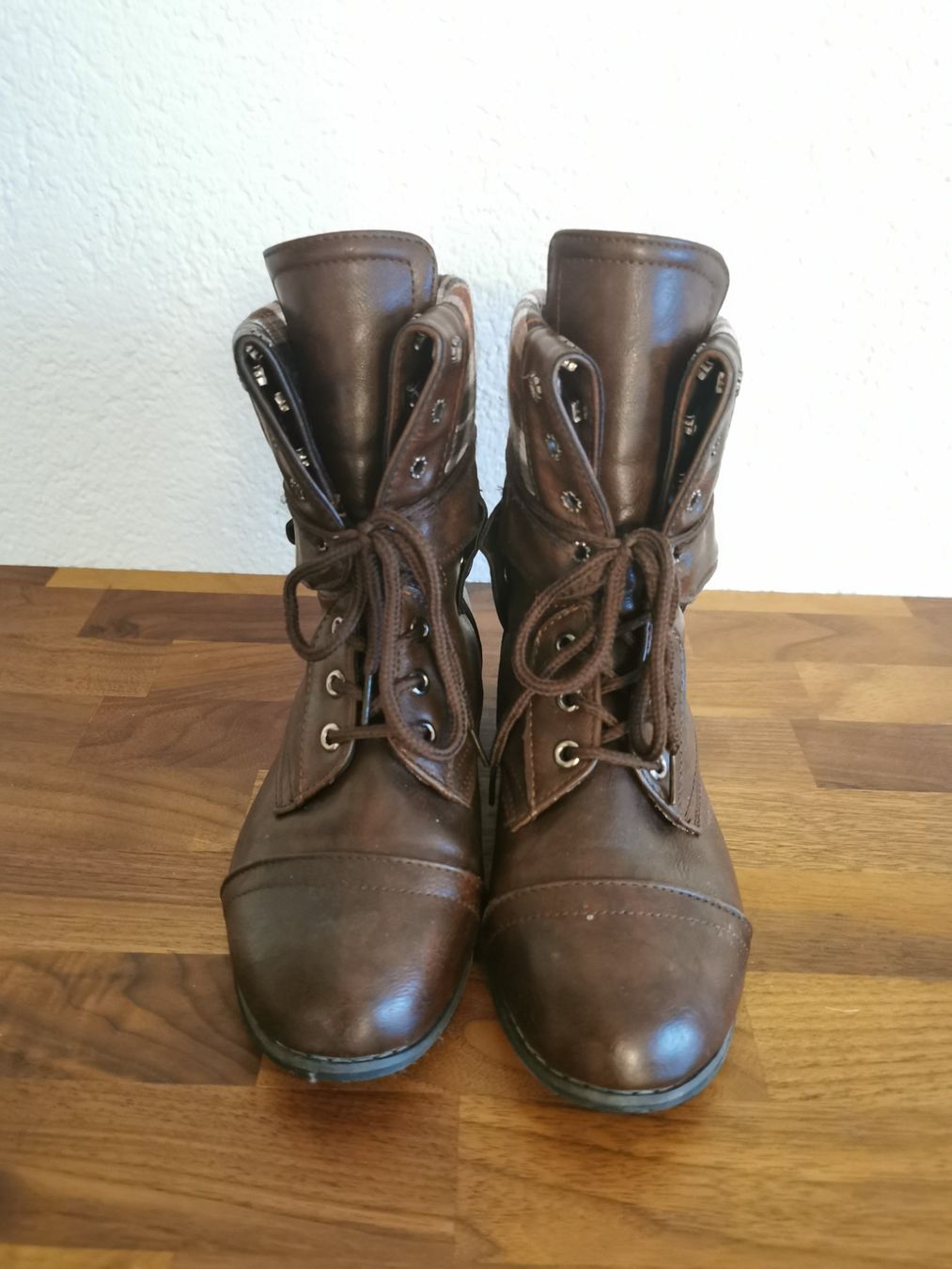 Scarpe da donna: Braune Stiefeletten mit Karo Muster Gr. 37 – Nuovo (secondo la descrizione) da Boniswil venduto da Totomat-Lady2 3