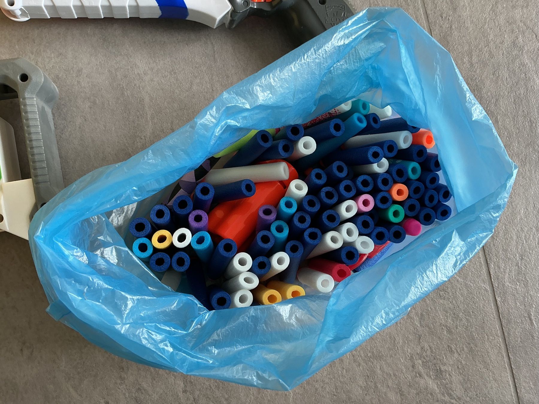 Nerf Spielzeuge: Grosse Nerf-Sammlung, 8 Waffen + Munition, Schutzbrille – Gebraucht aus Schinznach Dorf von Balz1968 2
