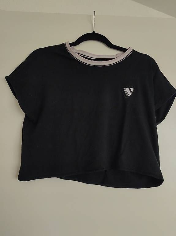 Volcom T-shirt: Volcom T-shirt Crop Taille M – Nuovo (secondo la descrizione) da Morges venduto da L_6688