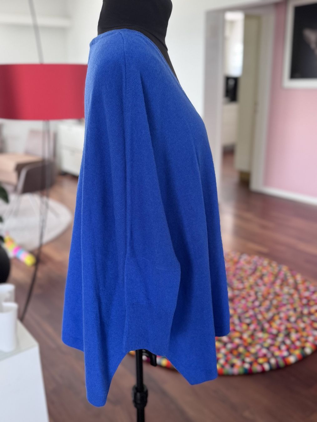 Kujten Maglioni & Felpe: KUJTEN Pullover 100% Kaschmir Blau onesize NEU – Nuovo e nell'imballaggio originale da Zuerich venduto da Moochie 1