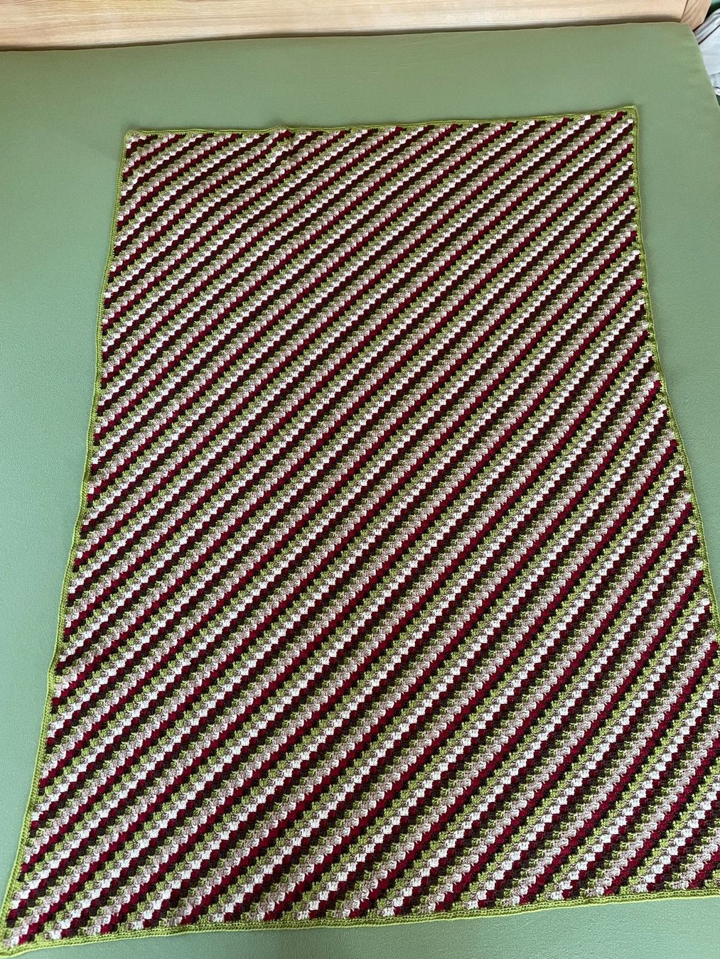 Coperte: Diagonal gehäkelte Decke, Grösse ca. 110 cm x 150 cm – Nuovo (secondo la descrizione) da Cham venduto da 2eye 3