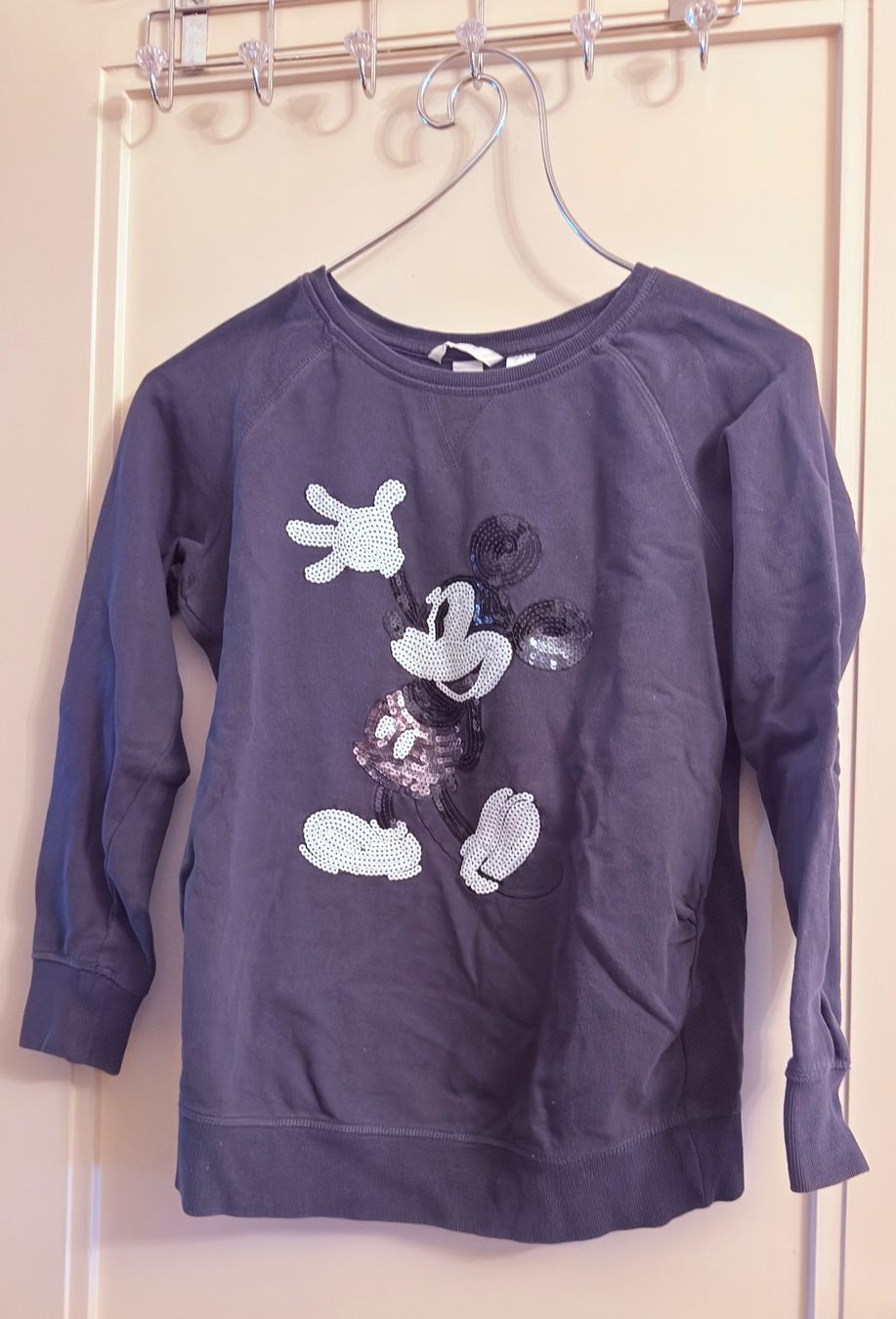 H&M Maglioni & Felpe: • Disney Sweatshirt Mickey Mouse • – Usato da Basel venduto da mendoza13
