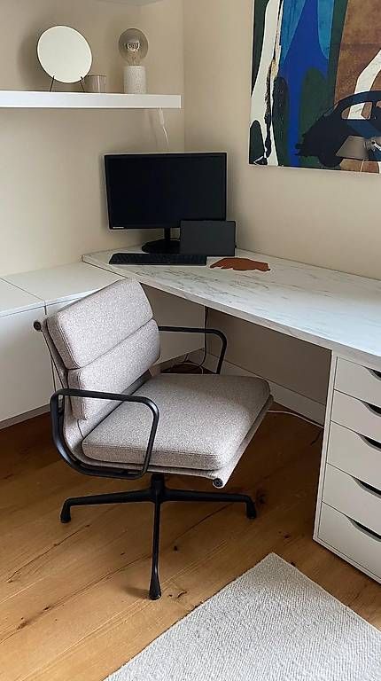 Vitra Sedie: Vitra Eames Soft Pad Chair EA208 – Usato da Bassersdorf venduto da ZentnerM