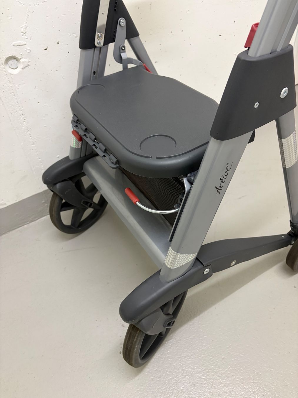 Gehhilfen: ROLLATOR Active Access -Testsieger Kassensturz NP 320- – Gebraucht aus Unterägeri von Sportster0 9