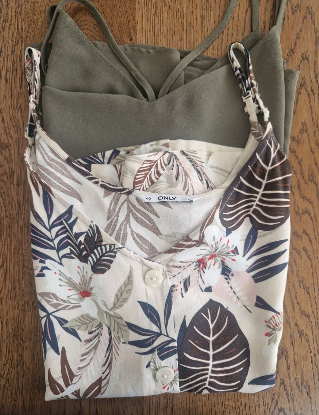 Only Kleiderpakete: LOT 2 PIÈCES DÉBARDEUR  – Gebraucht aus Camorino von JPHANDMADE1