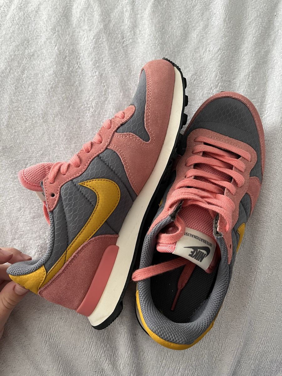 Nike Chaussures femmes: Schuhe 37,5 – D'occasion à Igis par dai_sj7b