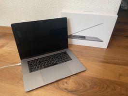Mac Book Pro 15“