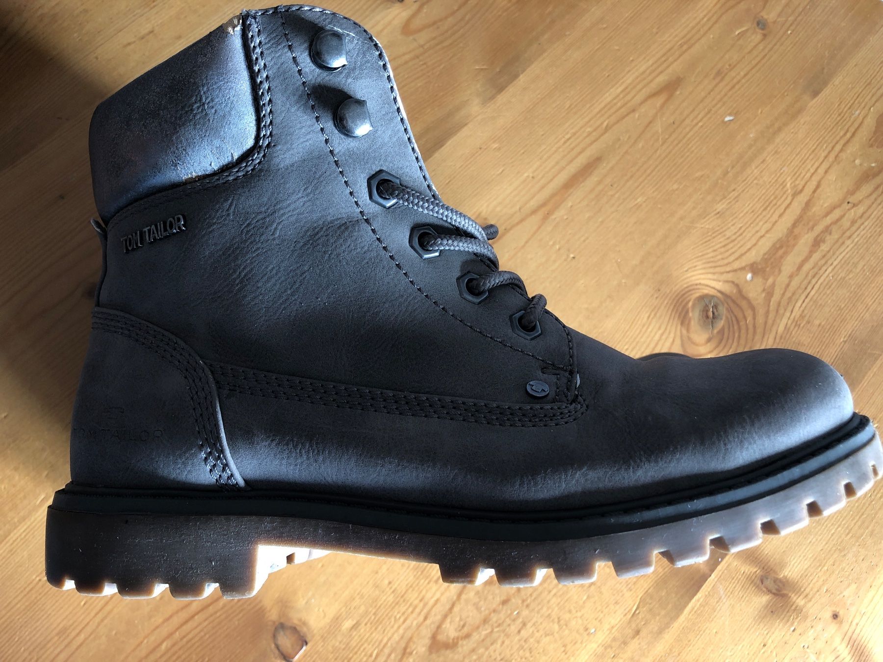 Tom Tailor Scarpe da donna: Tom Tailor Winterboots Grau Gr.38 kaum getragen – Usato da Bellinzona venduto da eri_5kqz 2