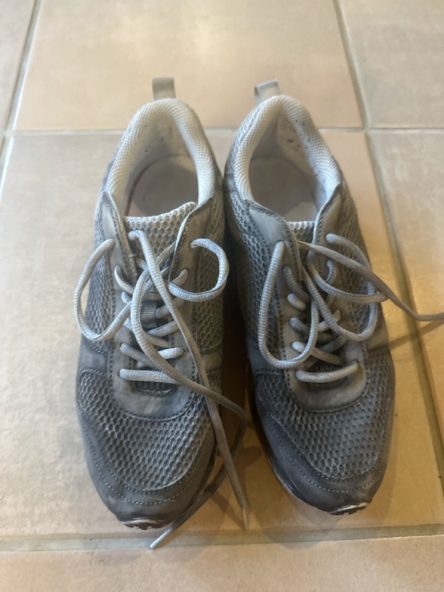 Zara Scarpe da donna: Sneaker Zara grau Grösse 41 – Usato da Oberentfelden venduto da HennaBina 1