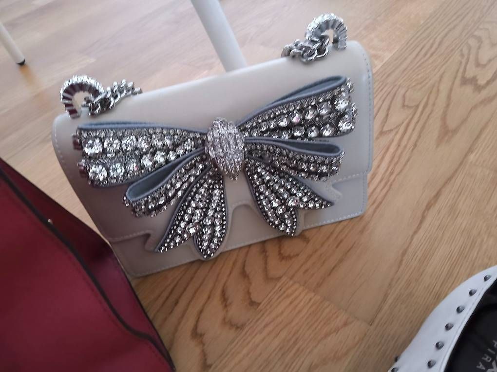 Borse da donna: Diverse Taschen und accessoires – Usato da Luzern venduto da cla_2wbh 4