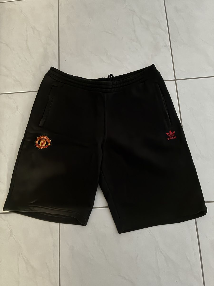 Adidas Hosen: Manchester United kurze Freizeithose gr. L – Neu (gemäss Beschreibung) aus Wald ZH von Slaste