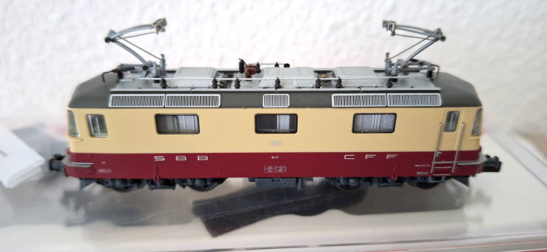 Fleischmann Modellini di ferrovie: Fleischmann Re 4/4 II " TEE " 732400 – Nuovo e nell'imballaggio originale da Biberist venduto da Ntrains 4