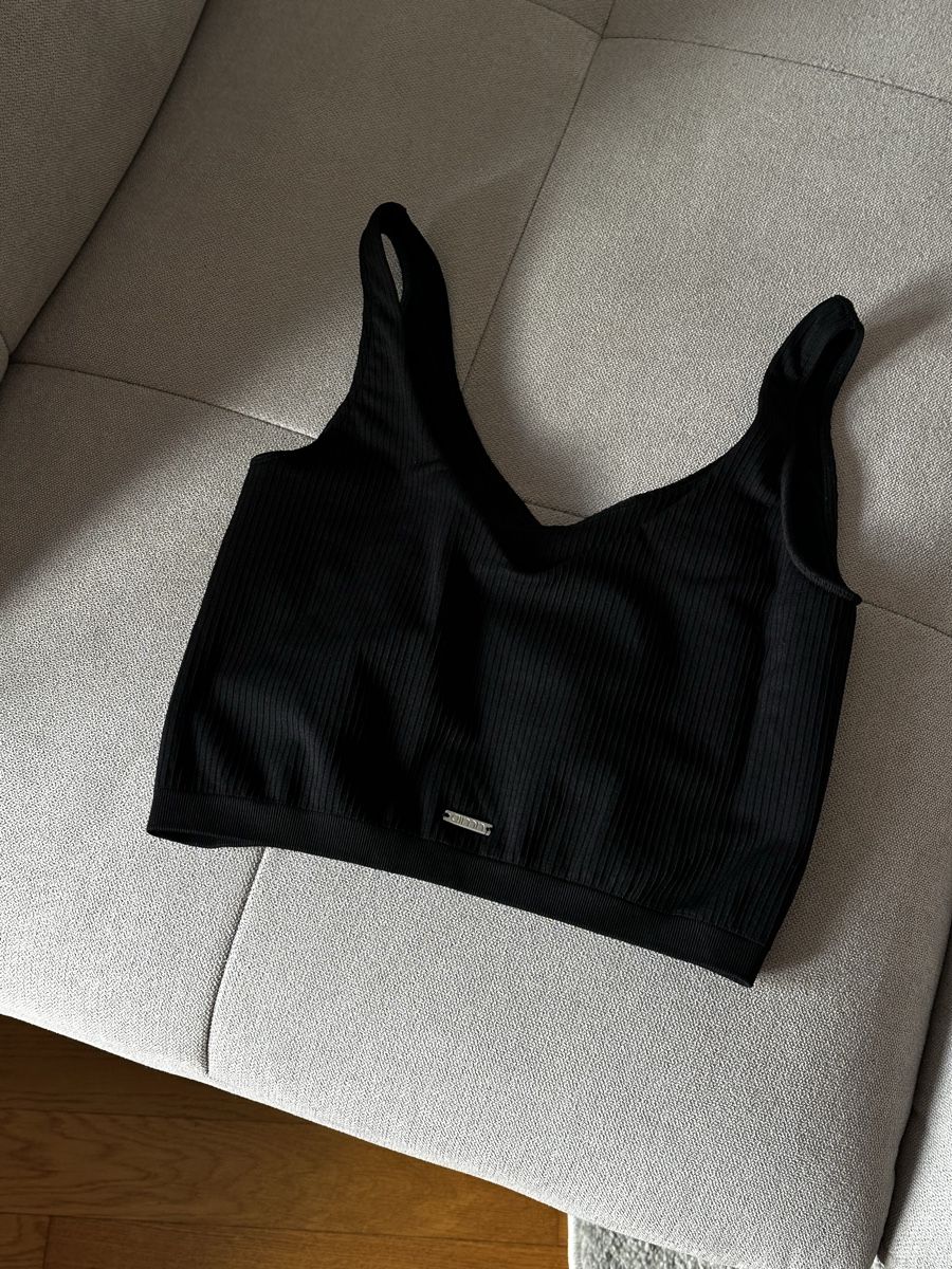 Top: Black Ripped Seamless Top, Aimn, Grösse S – Usato da Zürich venduto da van_6v8q 1