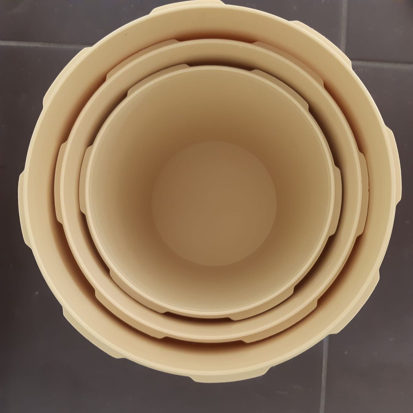 Tupperware Contenitori & Simili: 3 Tupperware – Usato da Luzern venduto da Sontru 2