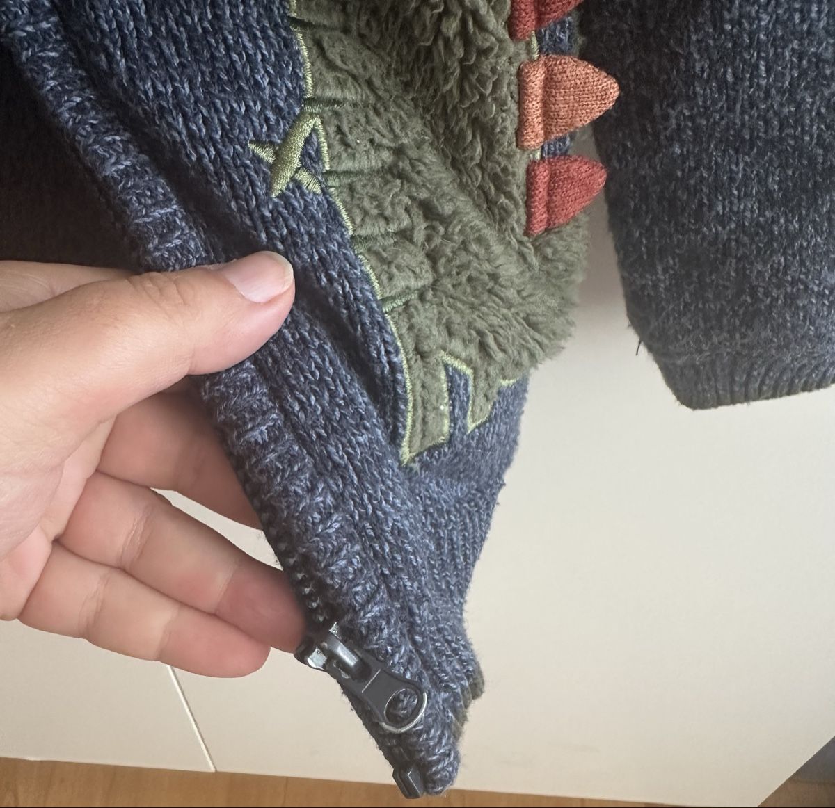 Pullover & Sweatshirts: Nutmeg Pullover mit Dinosauriern – Gebraucht aus Dürrenroth von tvy_bh56 1