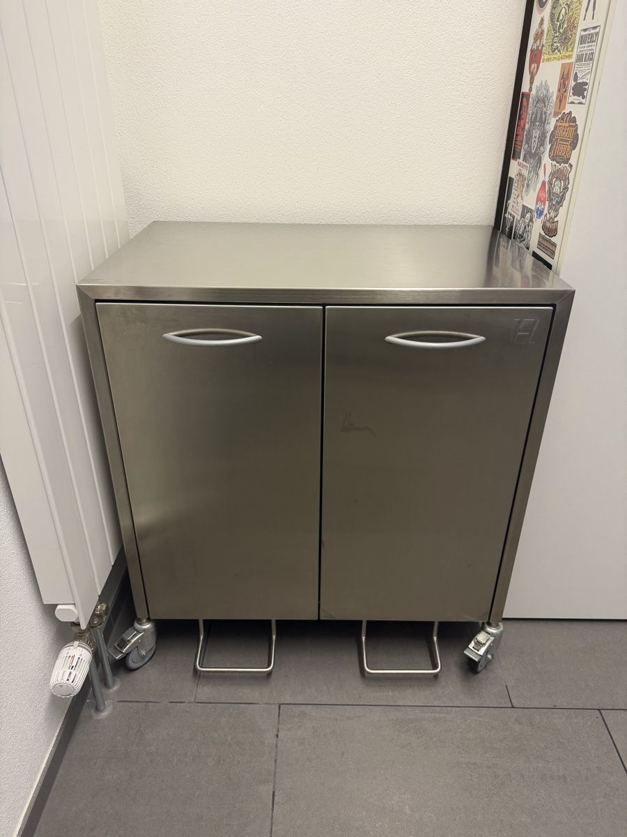 Cestini per rifiuti: MAKK Edelstahl Recyclingstation / Abfallsystem mit 2 Behälte – Usato da Bülach venduto da FrauLore