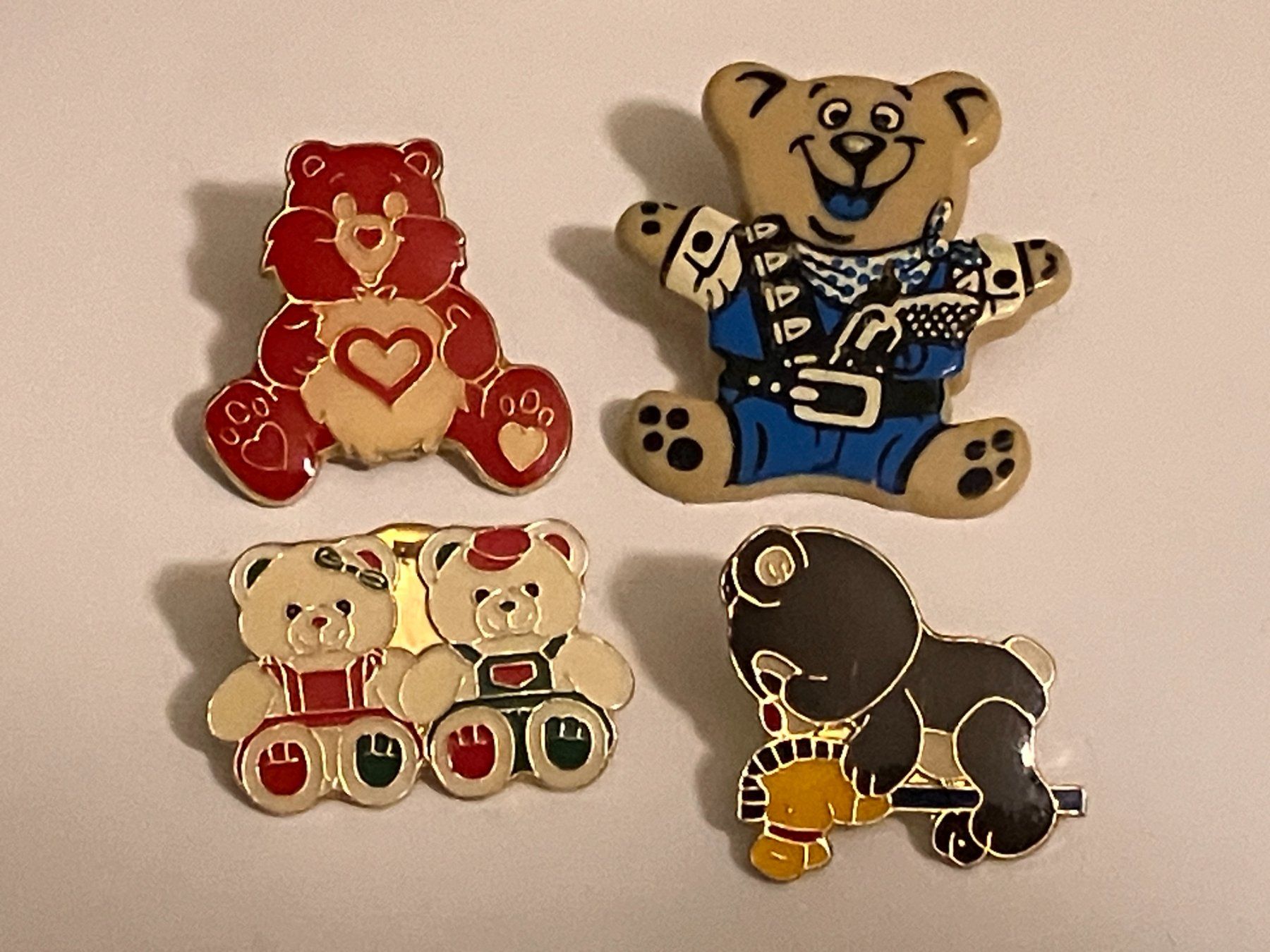 Plaketten & Abzeichen: 4 Pin Teddybären – Gebraucht aus Basel von djwwpp