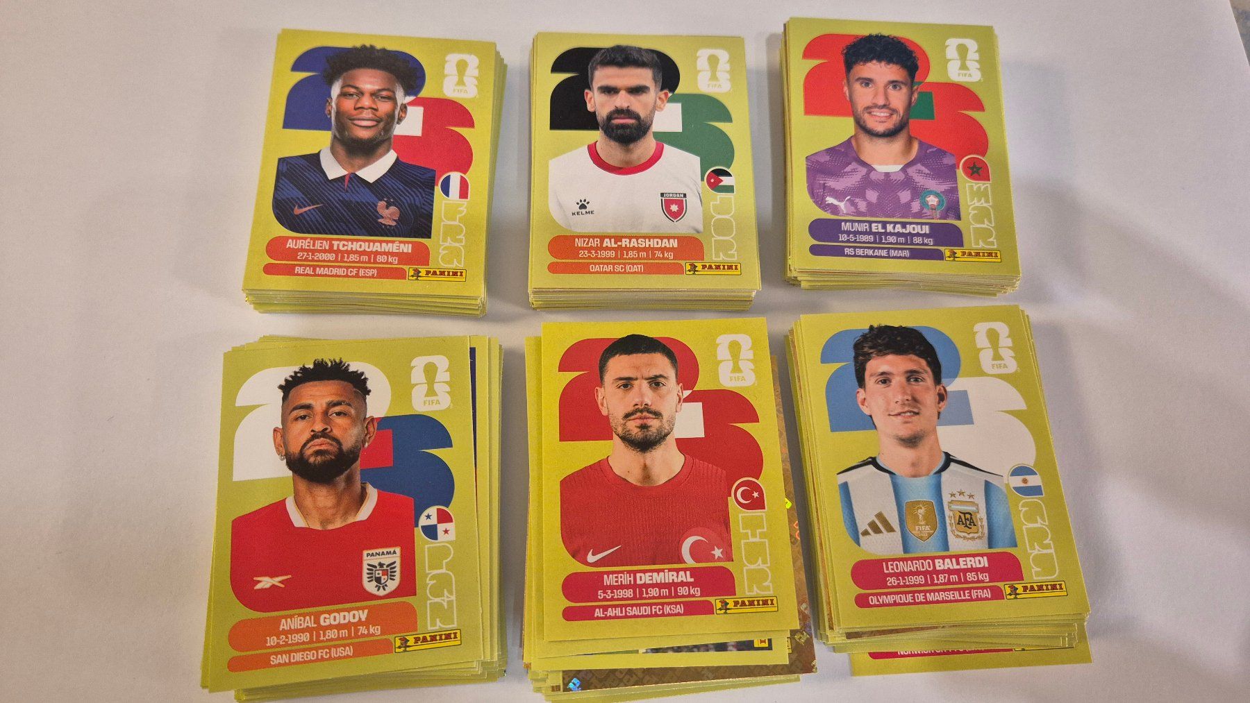 Panini Carte collezionabili: 234× Paninis 2026 mit vielen Wappen dabei – Usato da Uznach venduto da DeNois 3