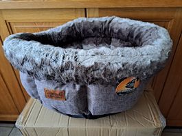 Neues Hunde- oder Katzenbett. Größe: 55 x 55 x 27 cm