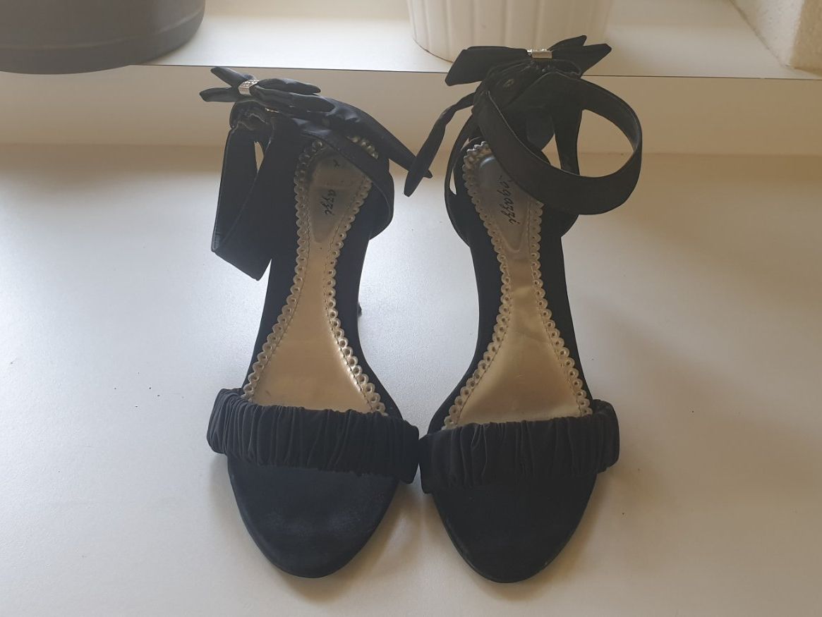 Scarpe da donna: Gr. 39 edle Absatzschuhe, Hackenschuhe, Partyschuhe – Usato da Egg b. Zürich venduto da Tuddy 2